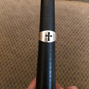 Sterling Silver James Avery Cross Ring. Size 8